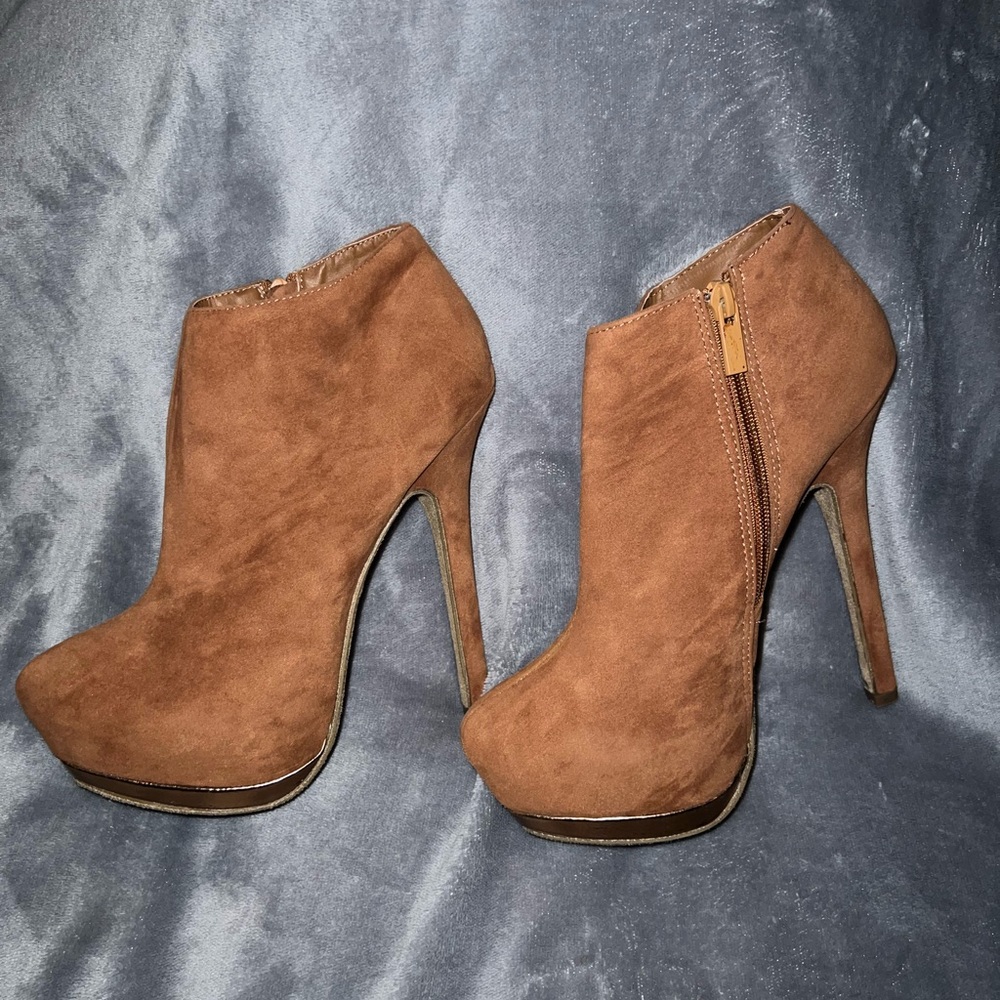 New in box camel colored booties